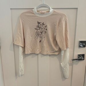 ROMWE Beige and White Graphic Crop Top with layered sleeve